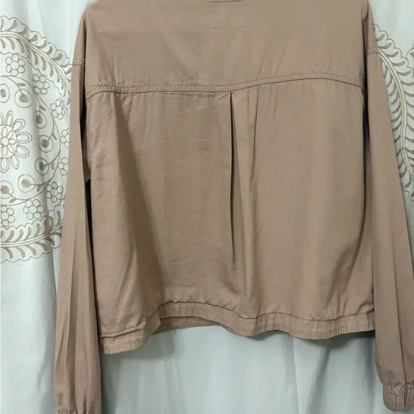 Old Navy Women's Utility Jacket in Tan cabin core - Picture 3 of 5